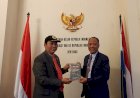 Buku-Karya-Irjen-Dedi-Prasetyo-Diserahkan-ke-Para-Dubes,-Ini-Tujuannya