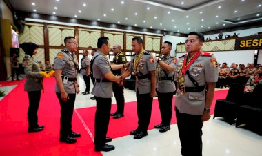 Kapolri-Pimpin-Penutupan-Pendidikan-Sespim-Polri-Tahun-Ajaran-2025-di-Lemdiklat-Polri
