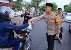 Berbagi-Takjil-Polres-Ngawi-Sosialisasikan-Hotline-110-untuk-Mudik-Aman