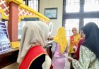Hari-Kartini,-Polwan-Sidoarjo-Kenakan-Kebaya-di-Pelayanan-Samsat