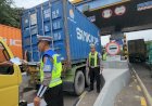 Operasi-Keselamatan-Semeru-2026-Ditlantas-Polda-Jatim-Tertibkan-Penggunaan-Lajur-Jalan-Tol