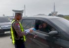 Polda-Jatim-Terapkan-Mobile-Reader-di-Gerbang-Tol-Situbondo-Barat