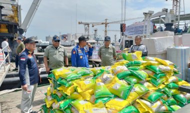 Batalyon-Dhira-Brata-Akpol-1990-Salurkan-Bantuan-Besar-untuk-Korban-Banjir-Bandang-dan-Longsor-di-Aceh-Tamiang