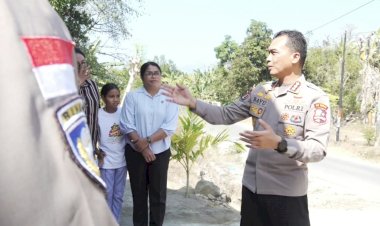 Di-Tengah-Duka-Gempa,-Kasatgas-Humas-Polri-Beri-Penguatan-untuk-Personel-dan-Warga-Ende