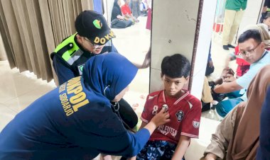 Tim-Dokkes-Polresta-Sidoarjo-Patroli-Kesehatan,-Pantau-Kondisi-Santri-Ponpes-di-Tanggulangin