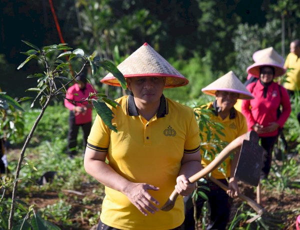 Gerakan Tanam Pohon, Polres Bondowoso Hijaukan Bukit Bintang