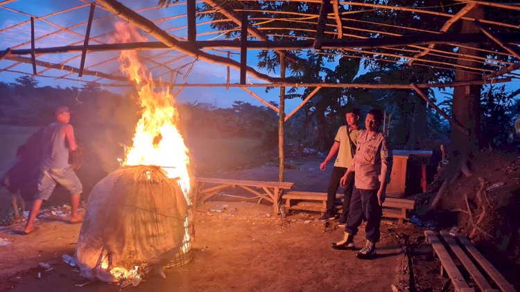 Respon-Dumas-Sabung-Ayam,-Polsek-Jabon-Turun-Langsung-Datangi-Lokasi