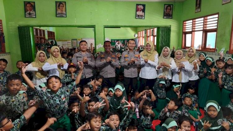 Polresta-Sidoarjo-Edukasi-Anti-Bullying-Pelajar-SDN-Jimbaran-Kulon