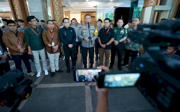 Kapolda Jatim Pastikan Proses Rekapitulasi Pemilu di KPU Jatim Berjalan Aman dan Lancar