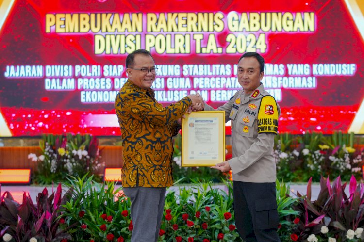 Kapolri Apresiasi Divhumas Atas Sertifikasi ISO 9001: 2015