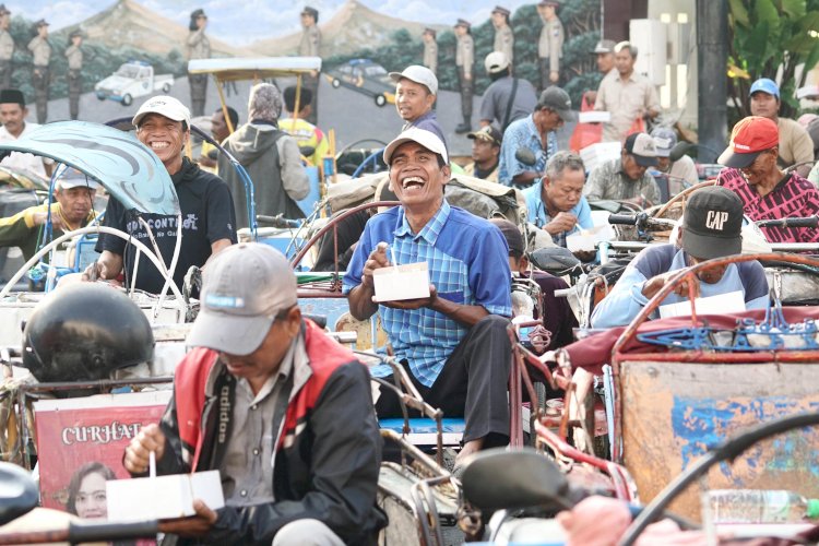 Tebar Kebahagiaan, Kapolrestabes Surabaya Kembali Gelar Sarapan Bareng Abang Becak