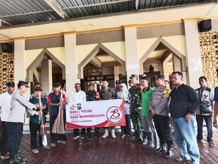 Semarak Hari Bhayangkara Ke-78, Tiga Pilar di Krembung Peduli Tempat Ibadah