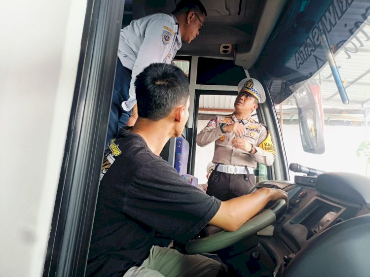 Polres Probolinggo Gelar Ramp Check Bus Pariwisata Minimalisir Kecelakaan