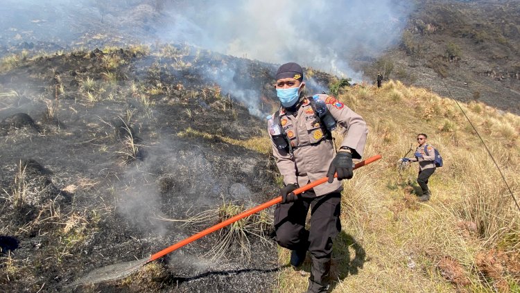 Polres Probolinggo Intensifkan Penanganan Karhutla di Lereng Gunung Bromo